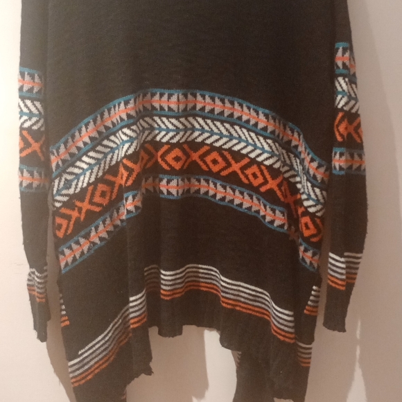 Black xl eyeshadow name brand sweater worn twice. In mint condition - Picture 4 of 4